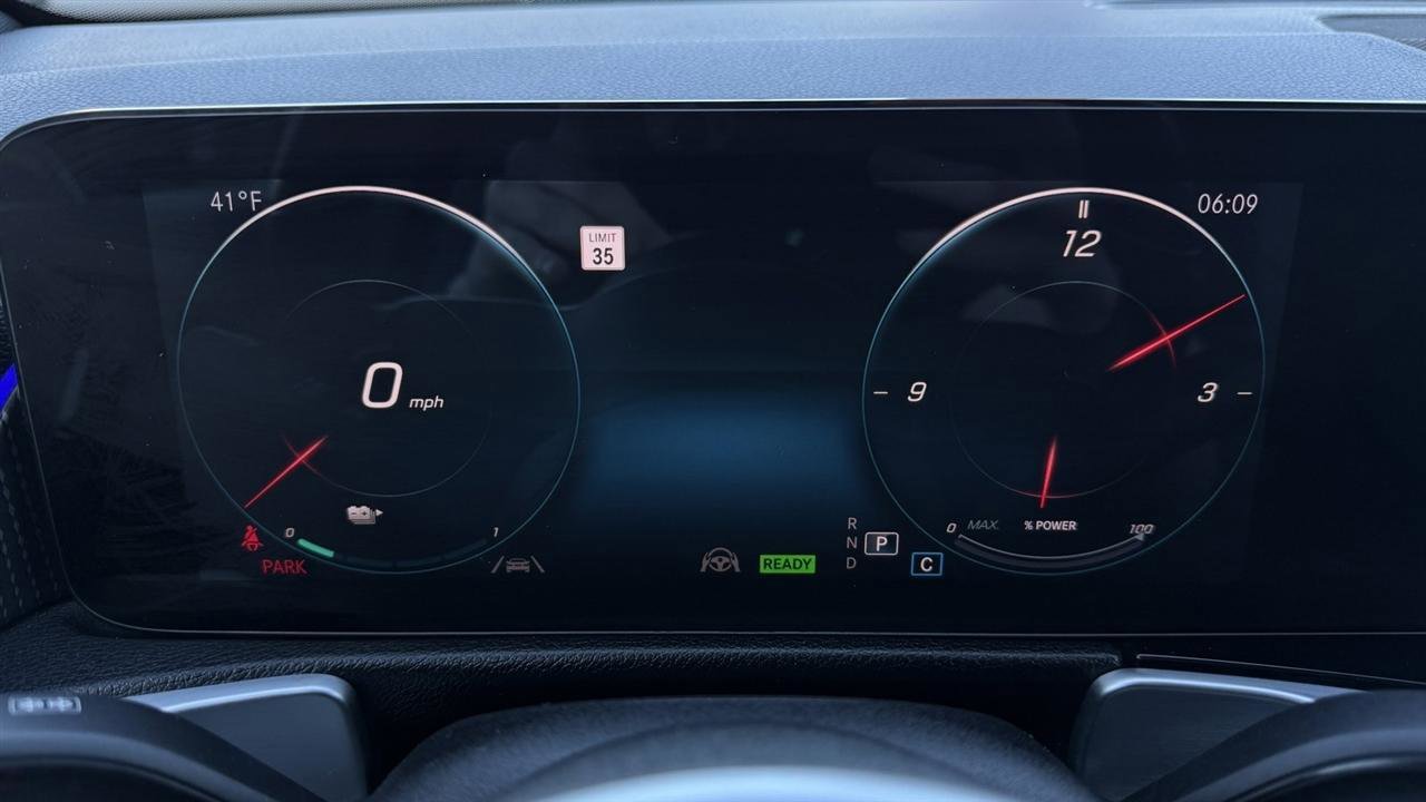 Used 2022 Mercedes-Benz EQB 300 4MATIC image 41