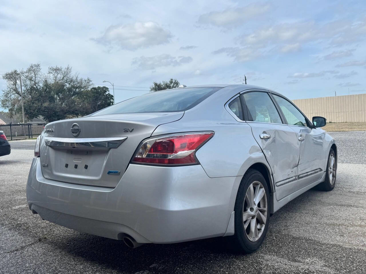 Used 2014 Nissan Altima 2.5 SV w/ Convenience Package image 4