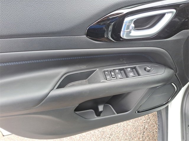 New 2026 Jeep Compass Latitude image 14