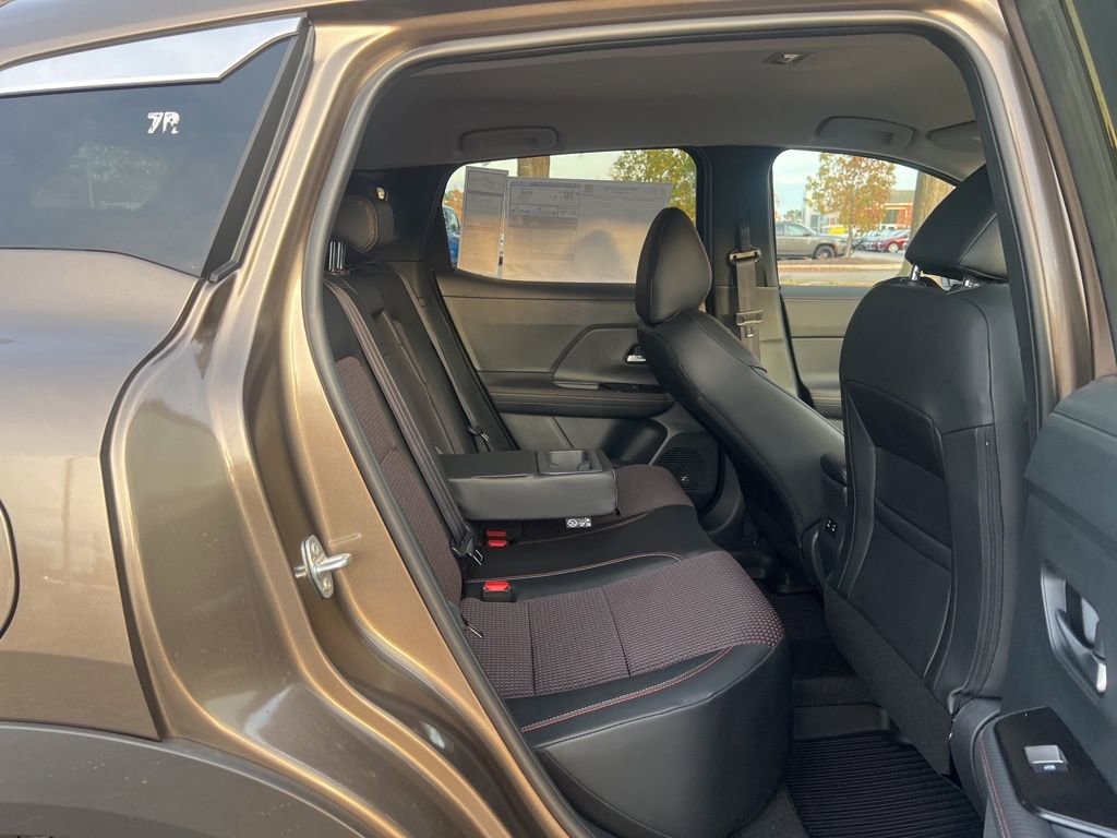 New 2025 Nissan Kicks SR image 15