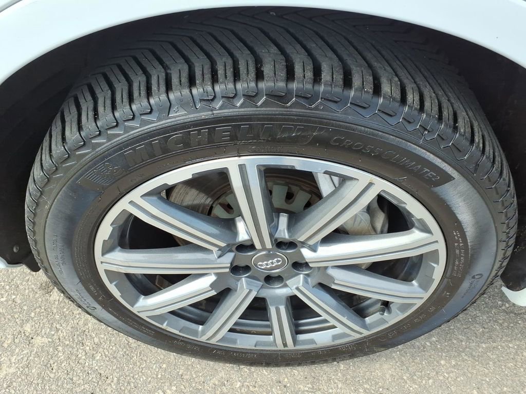 Used 2019 Audi Q7 3.0T Premium Plus w/ Premium Plus Package AWD/4WD image 9
