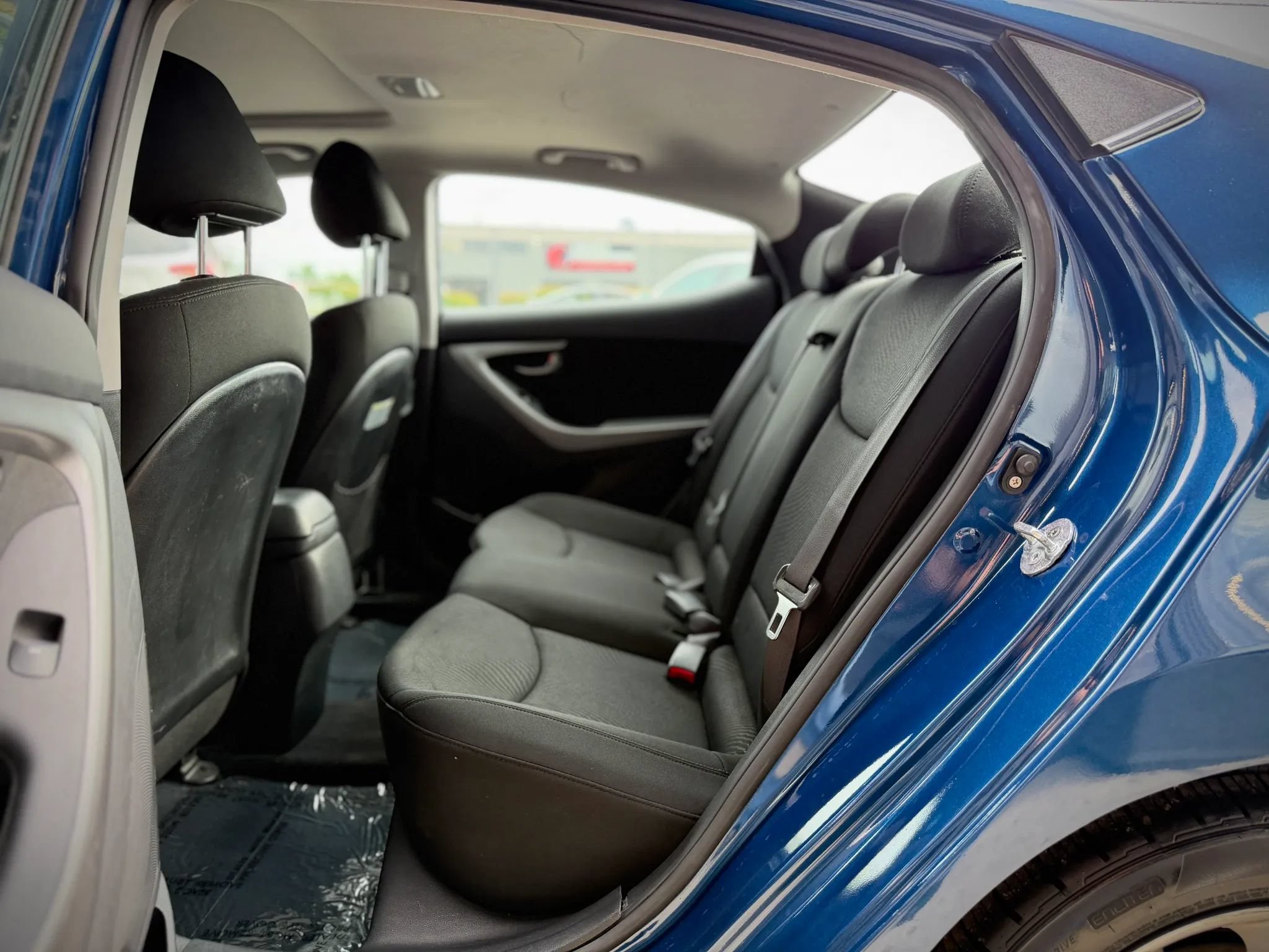 Used 2015 Hyundai Elantra SE w/ Option Group 03 FWD image 14