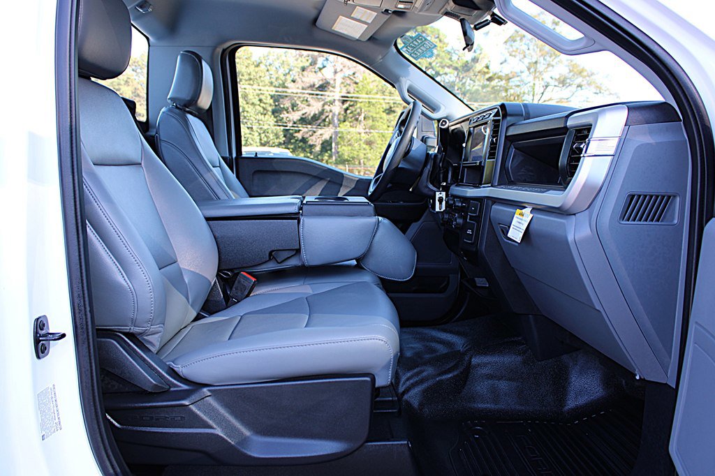 Used 2024 Ford F550 4x4 Regular Cab Super Duty image 20