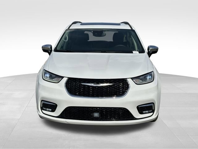 Used 2023 Chrysler Pacifica Limited image 8