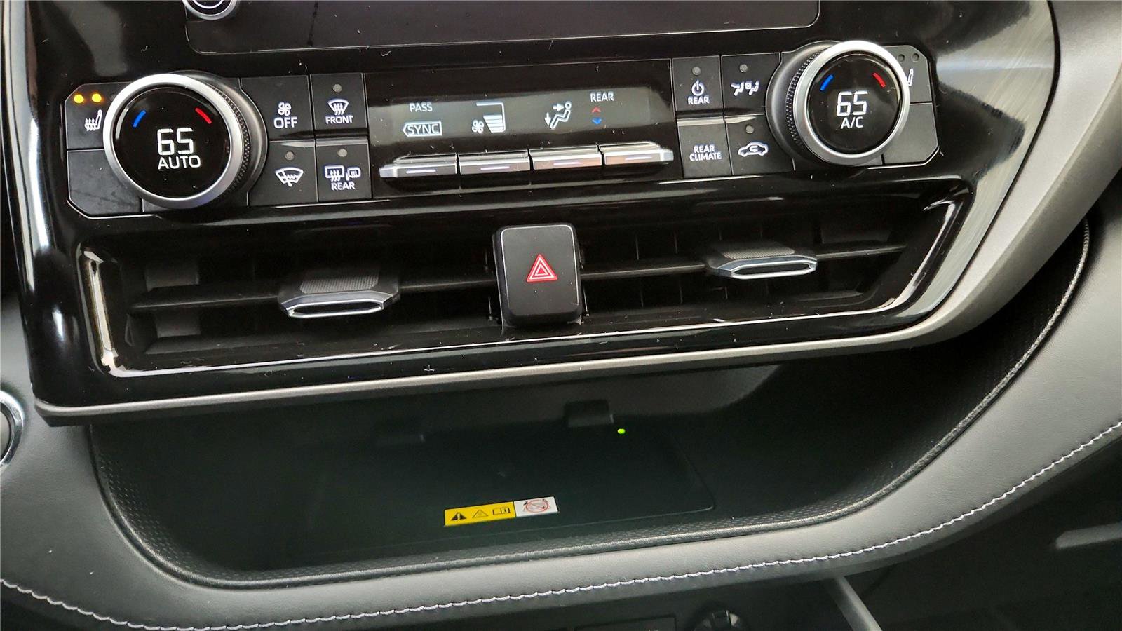 Certified 2023 Toyota Highlander XLE image 44