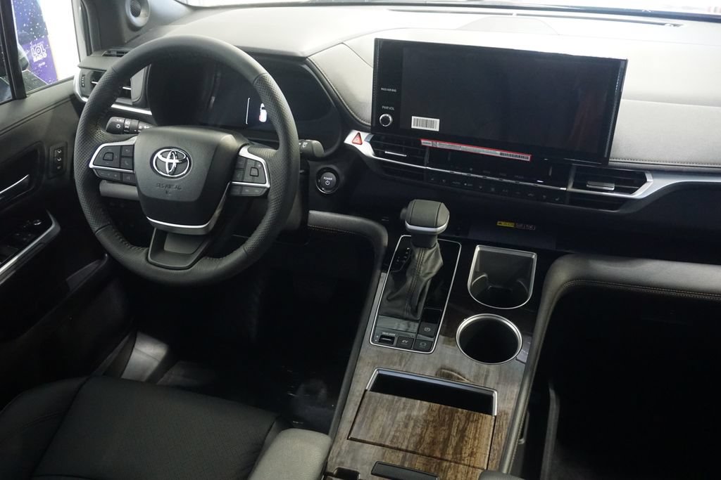 New 2026 Toyota Sienna Limited FWD image 31