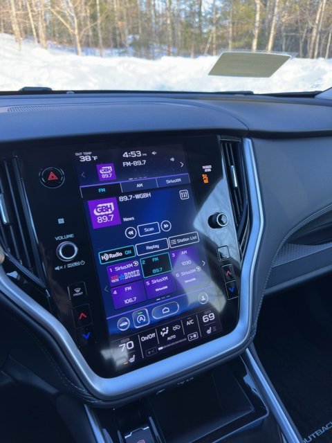 Used 2020 Subaru Outback Premium image 11