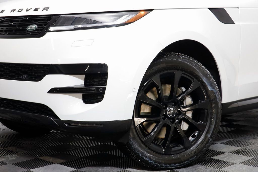 Used 2024 Land Rover Range Rover Sport SE AWD/4WD image 3