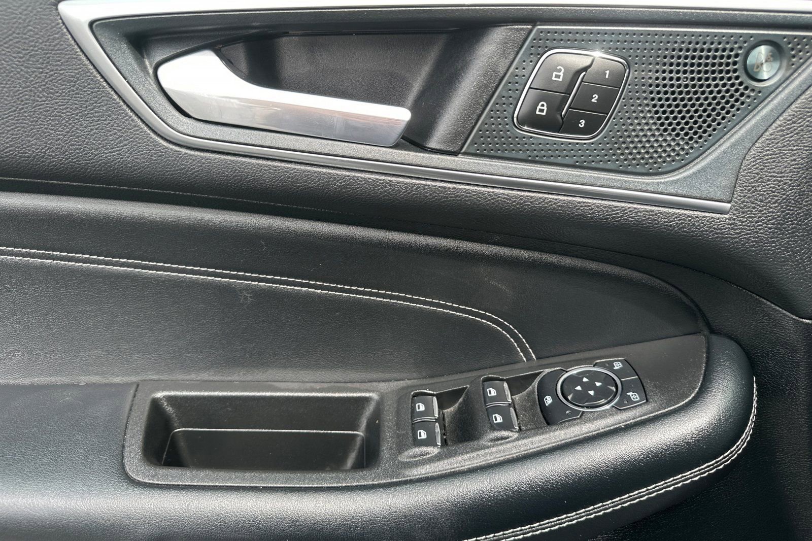 Used 2024 Ford Edge Titanium image 11