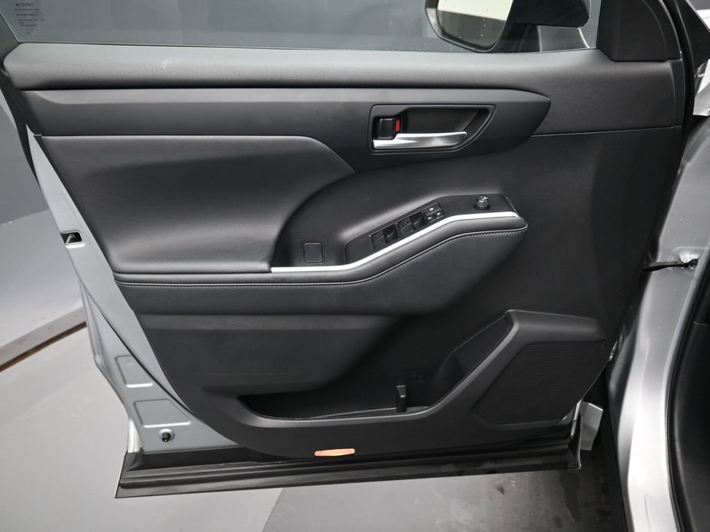 Certified 2023 Toyota Highlander XSE image 11