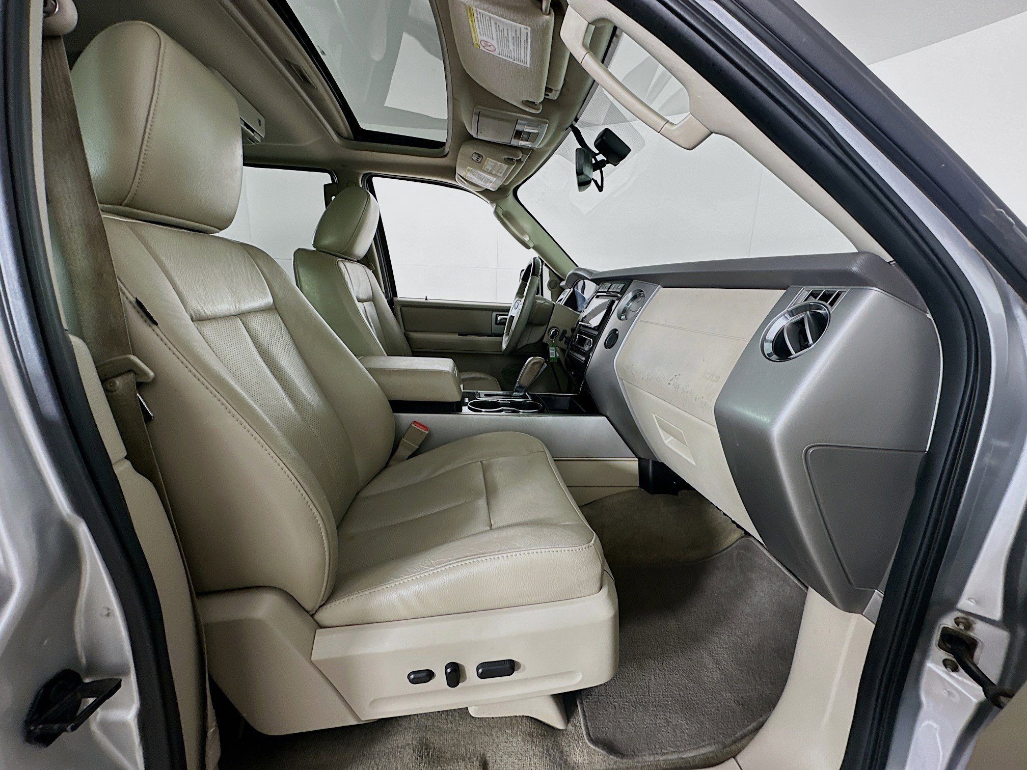 Used 2012 Ford Expedition Limited RWD image 34