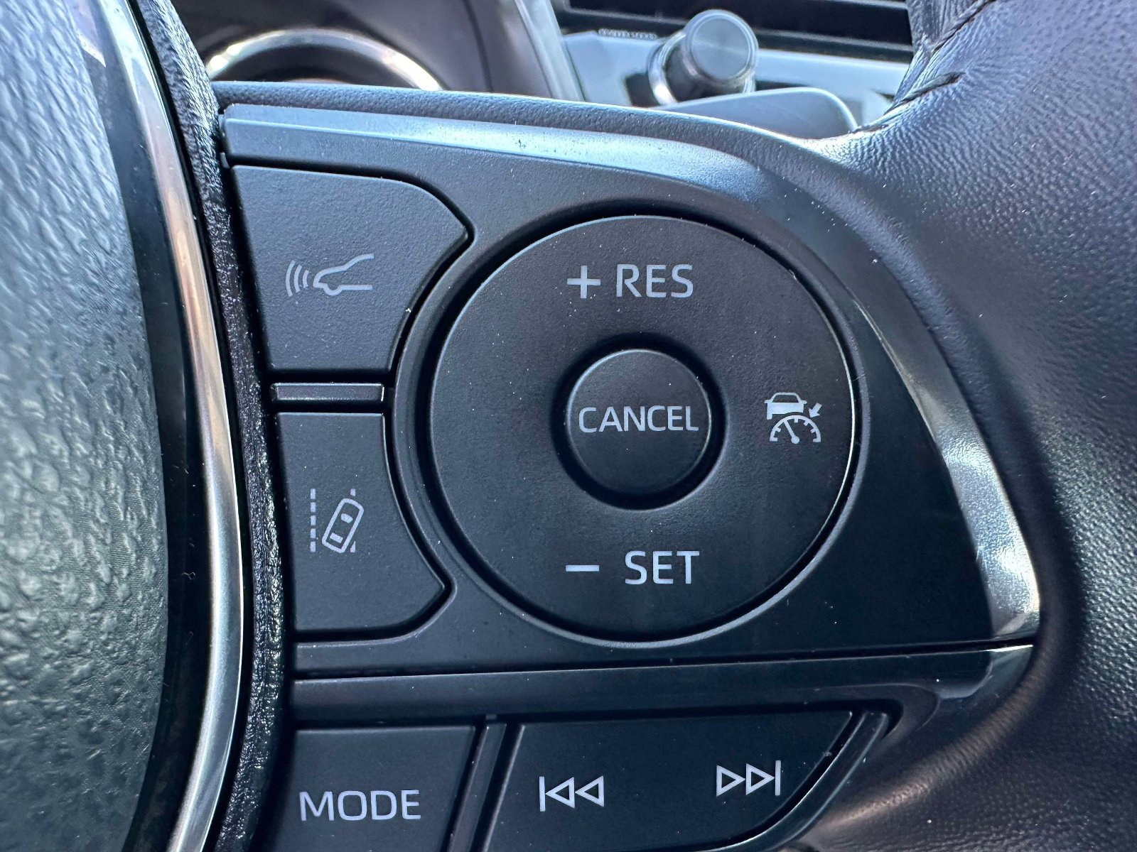 Used 2020 Toyota Camry SE image 14