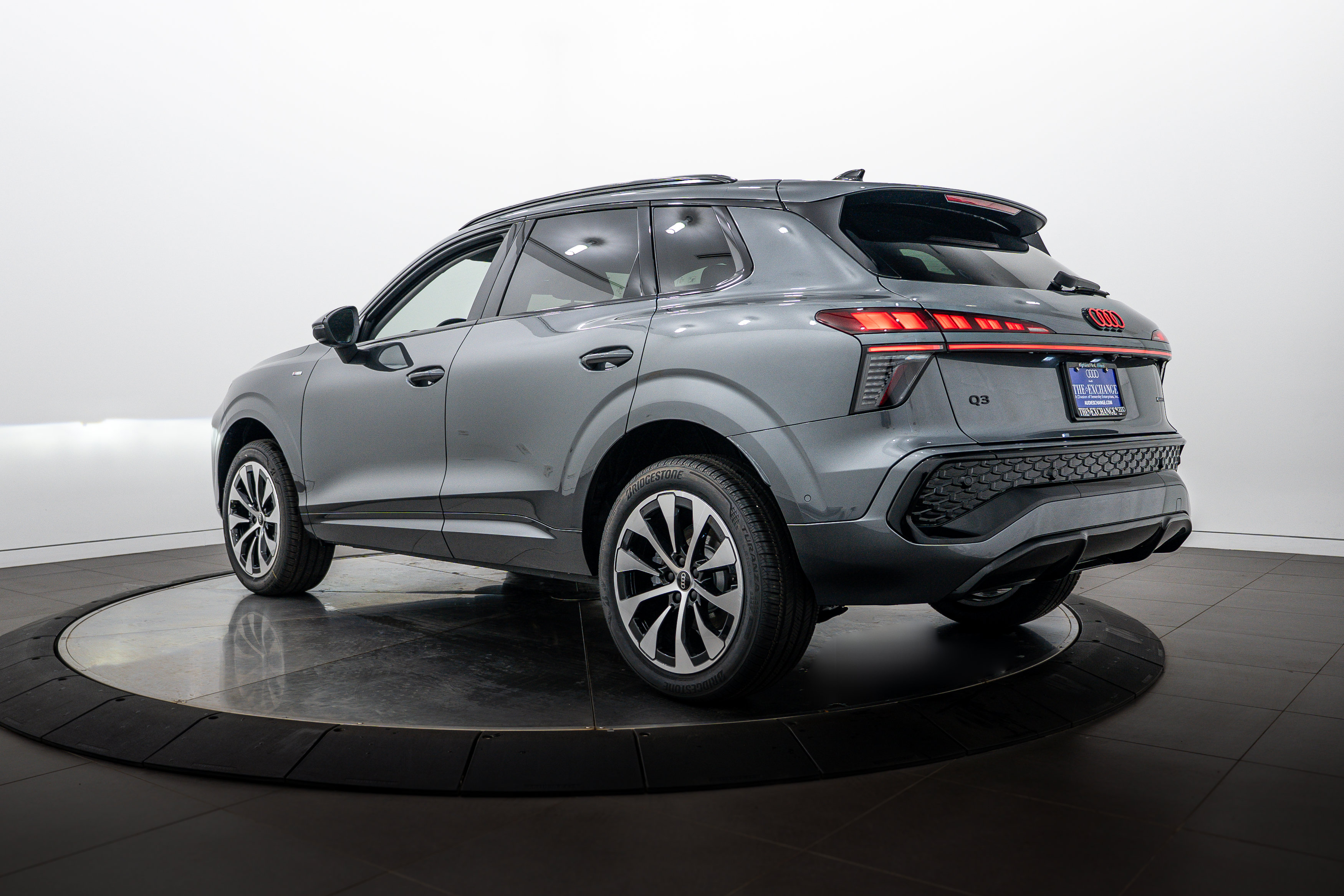 New 2026 Audi Q3 quattro 2.0T AWD/4WD image 5
