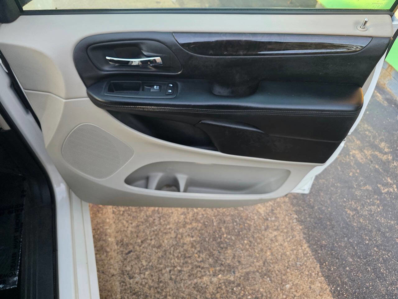 Used 2012 Dodge Grand Caravan Crew image 21