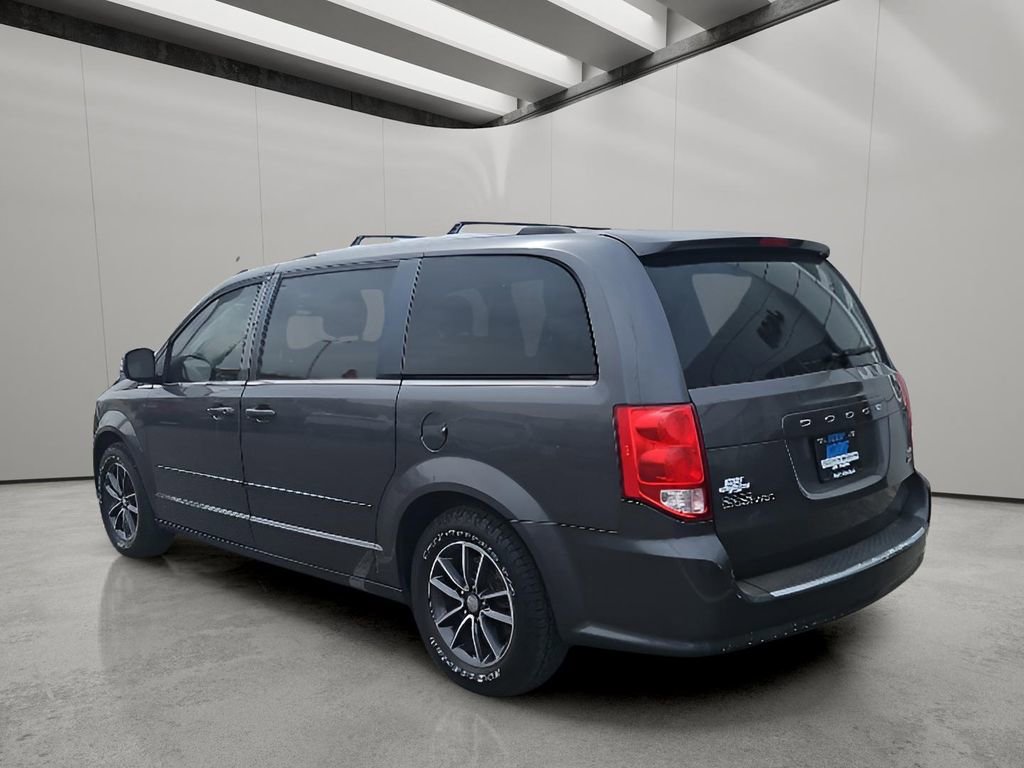 Used 2017 Dodge Grand Caravan SXT FWD image 3