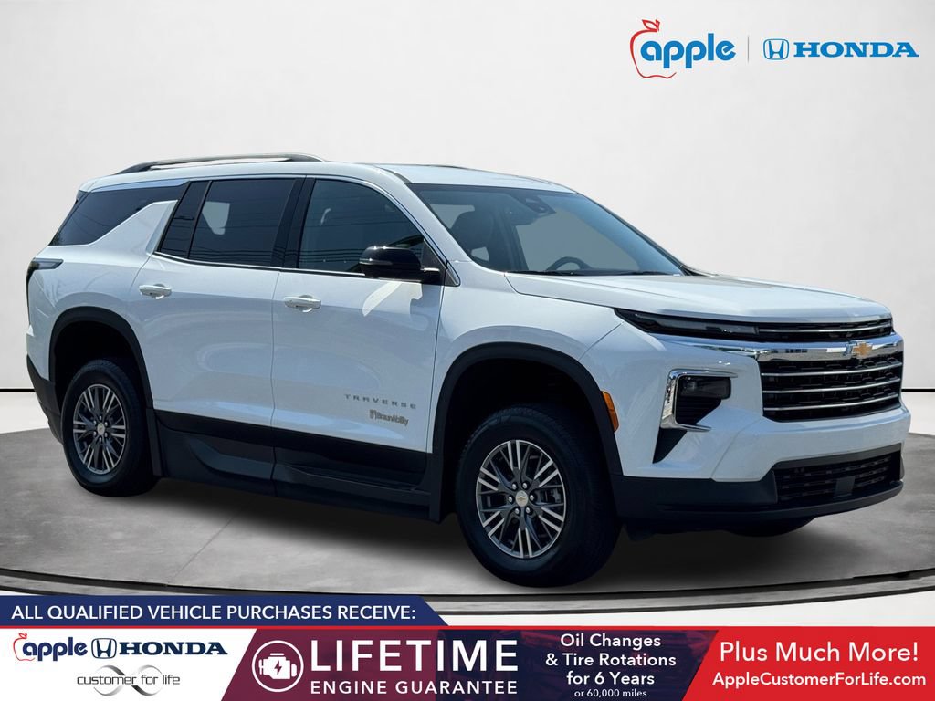 Used 2026 Chevrolet Traverse LT w/ Driver Confidence Package FWD image 1