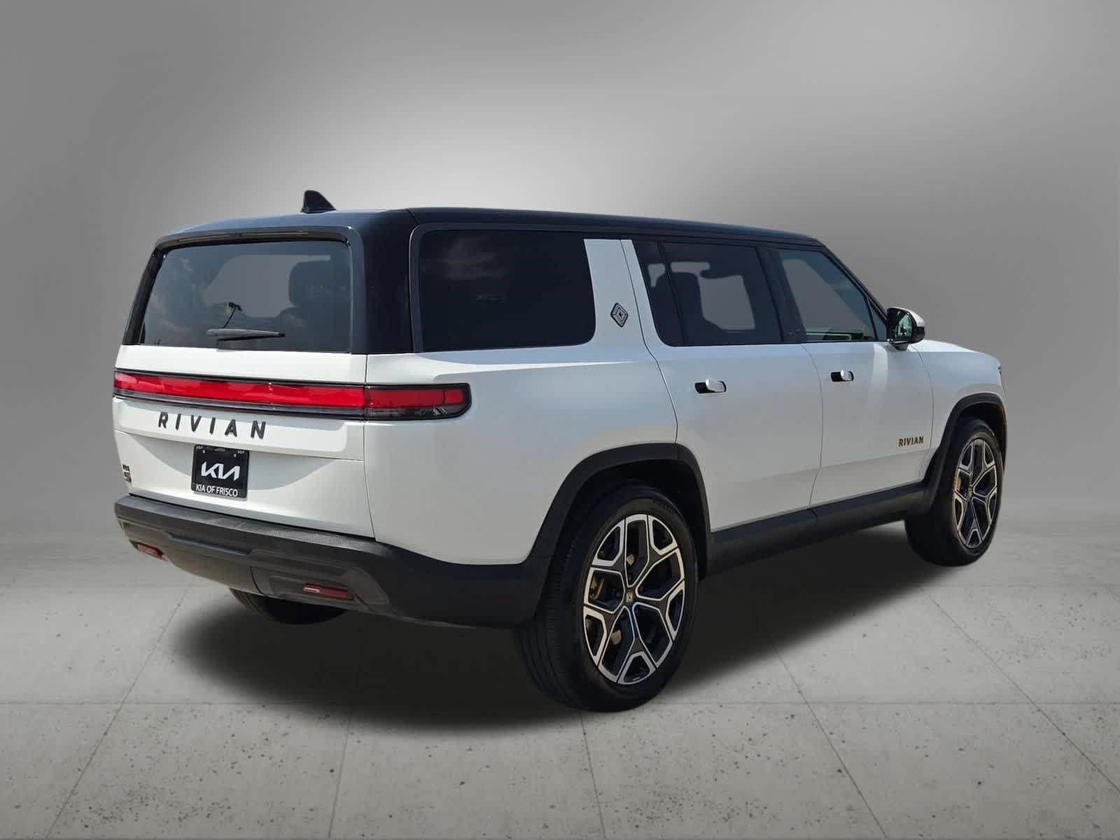 Used 2025 Rivian R1S Premium AWD/4WD image 8