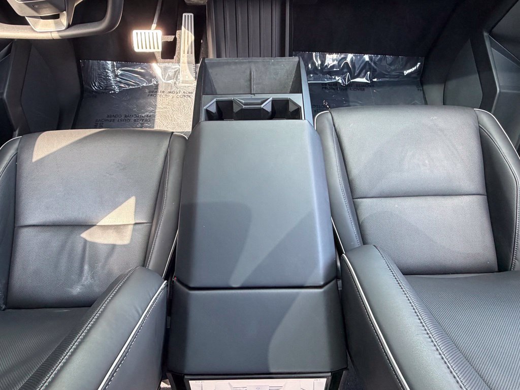 Used 2025 Tesla Cybertruck AWD Crew Cab image 46