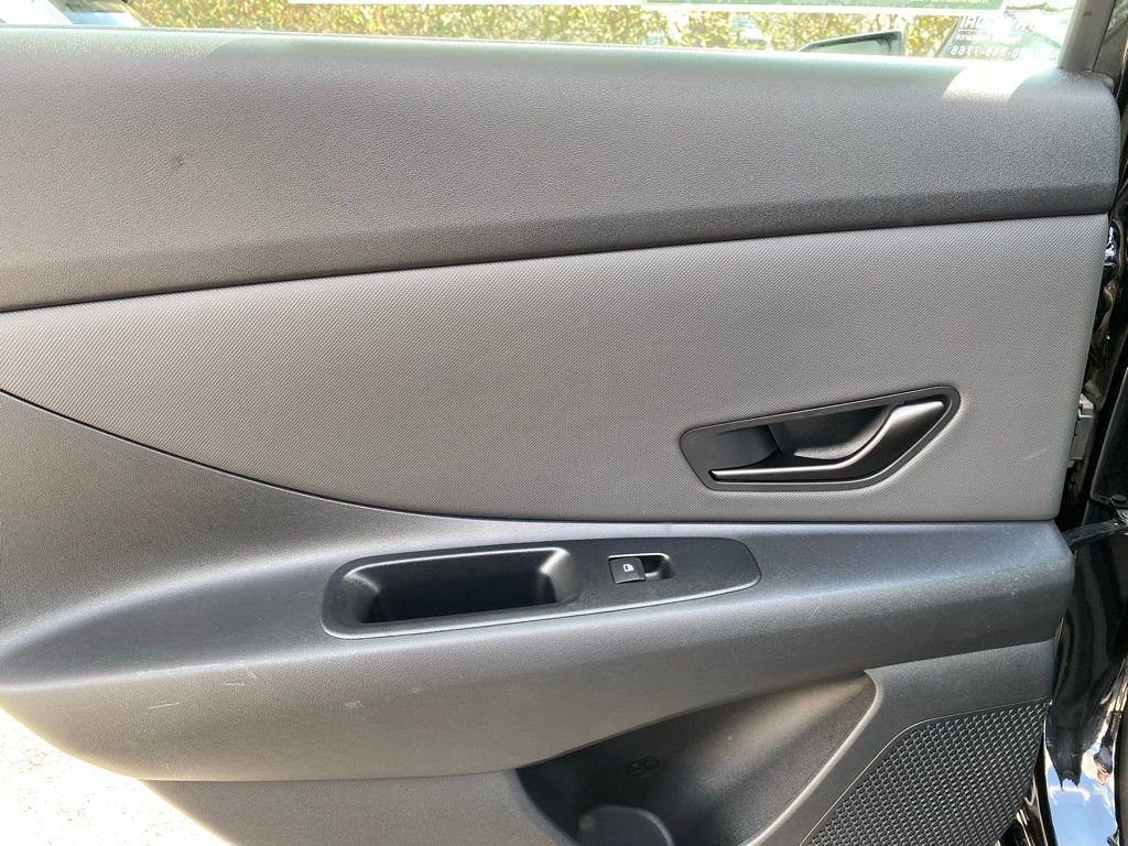 Used 2025 Hyundai Elantra Sport image 30