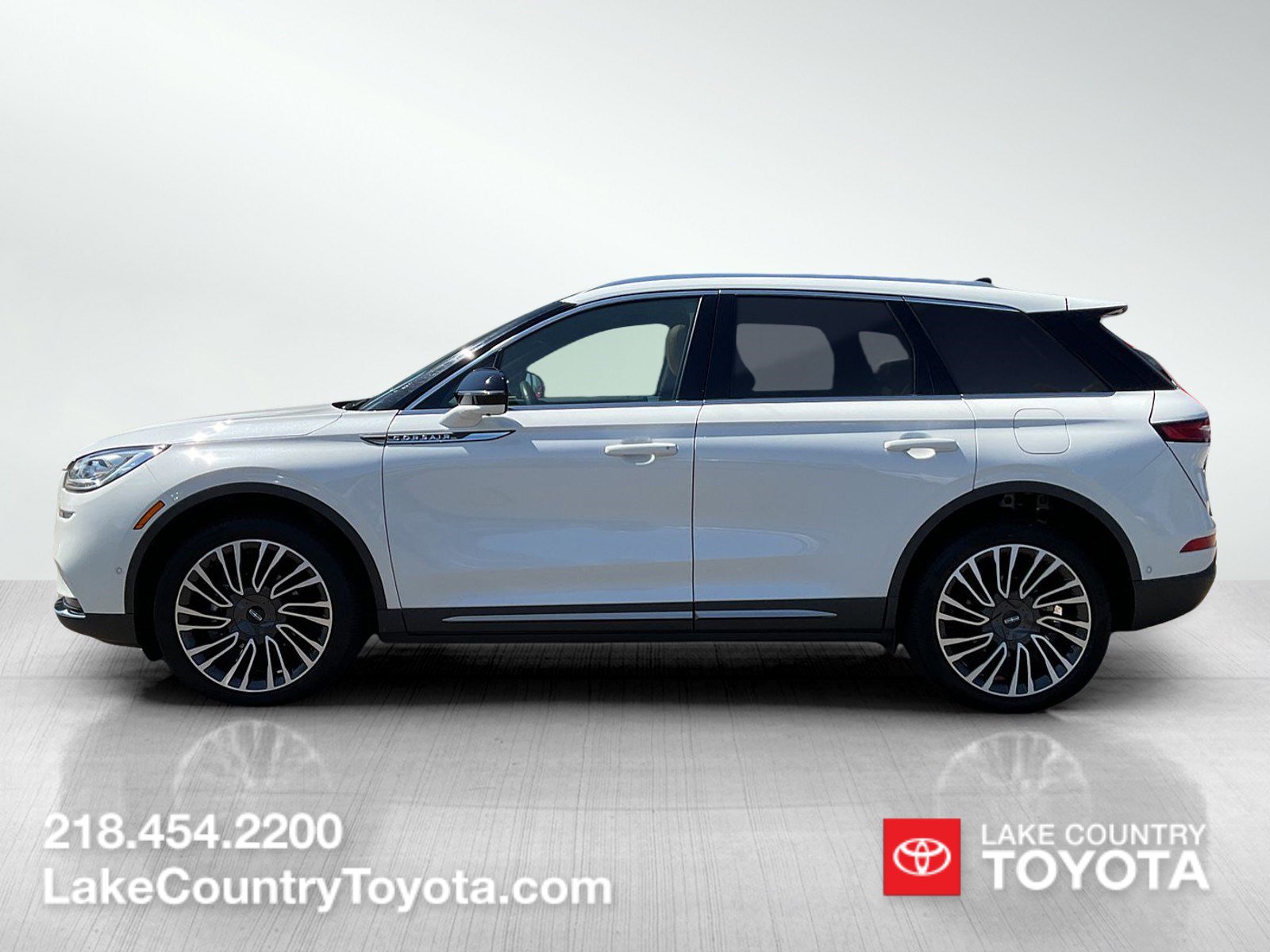 Used 2021 Lincoln Corsair Reserve w/ Equipment Group 201A AWD/4WD image 2