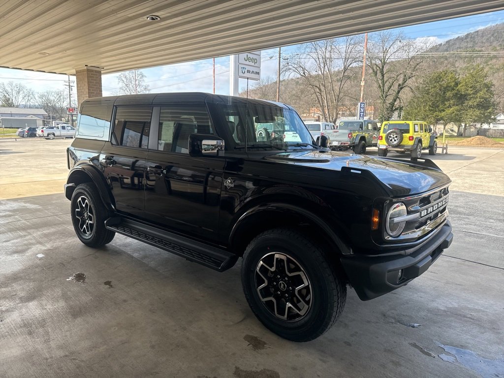 New 2025 Ford Bronco Outer Banks image 3