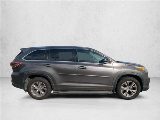 Used 2015 Toyota Highlander XLE image 3