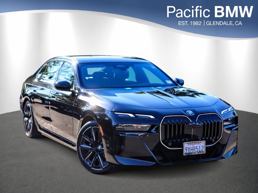 Used 2026 BMW 750e xDrive w/ Premium Package AWD/4WD image 1