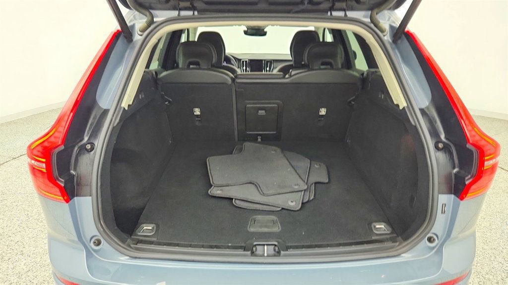 Used 2024 Volvo XC60 B5 Core image 21