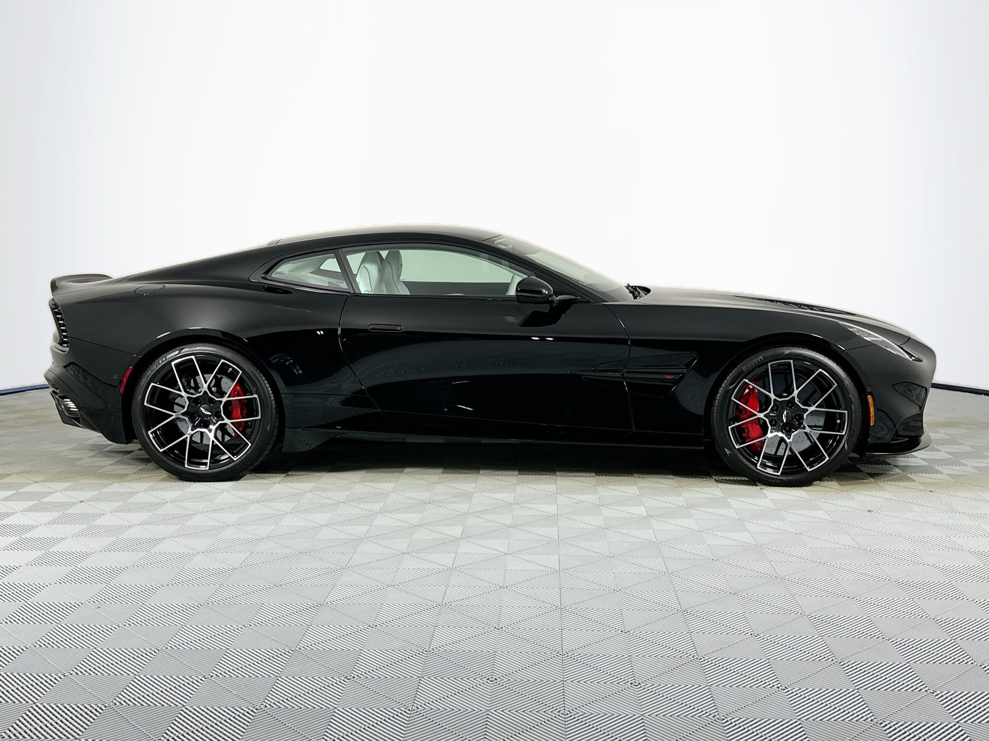 New 2026 Aston Martin Vanquish RWD image 4