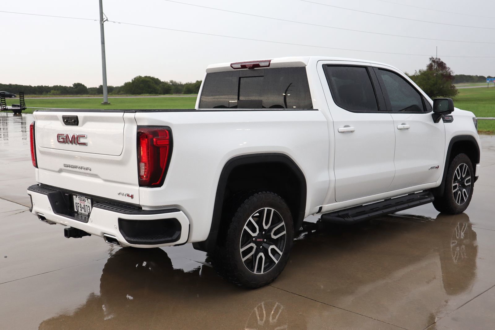 Used 2024 GMC Sierra 1500 AT4 w/ Technology Package image 9