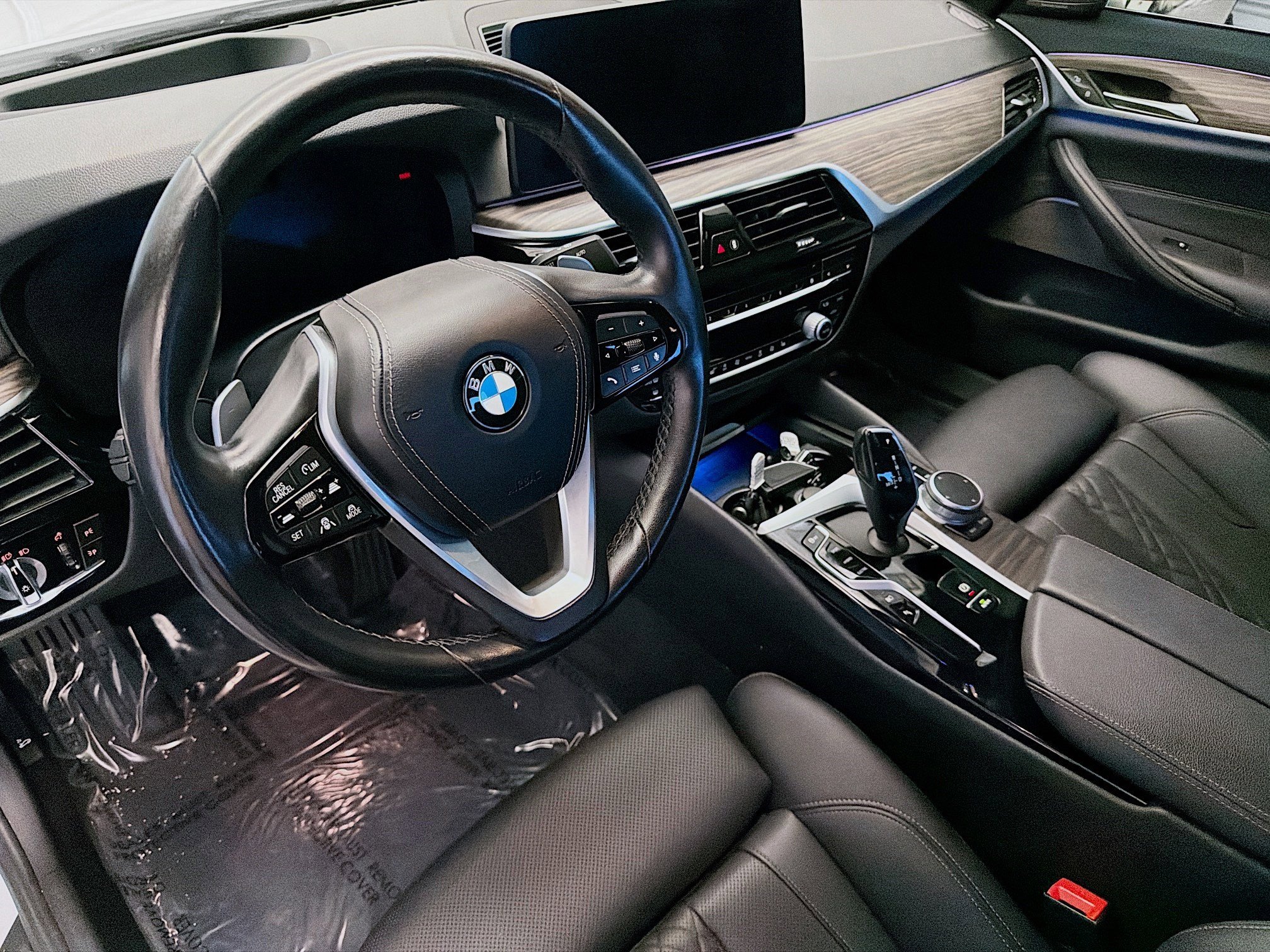 Used 2021 BMW 530e w/ Premium Package image 7