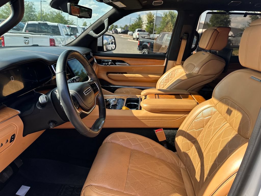 Used 2022 Jeep Grand Wagoneer Series III w/ Rear Seat Video Group 1 AWD/4WD image 19