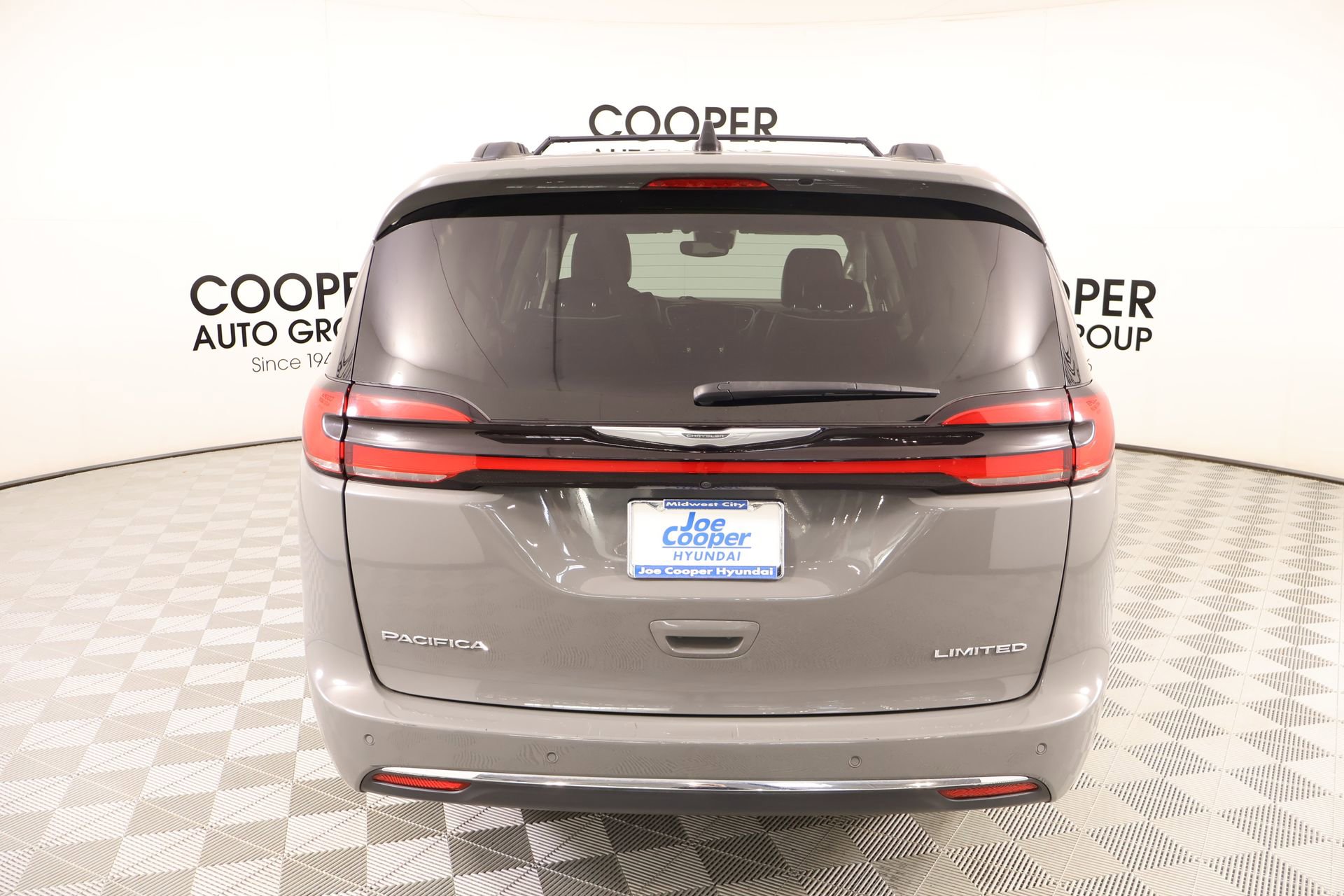 Used 2023 Chrysler Pacifica Limited image 23