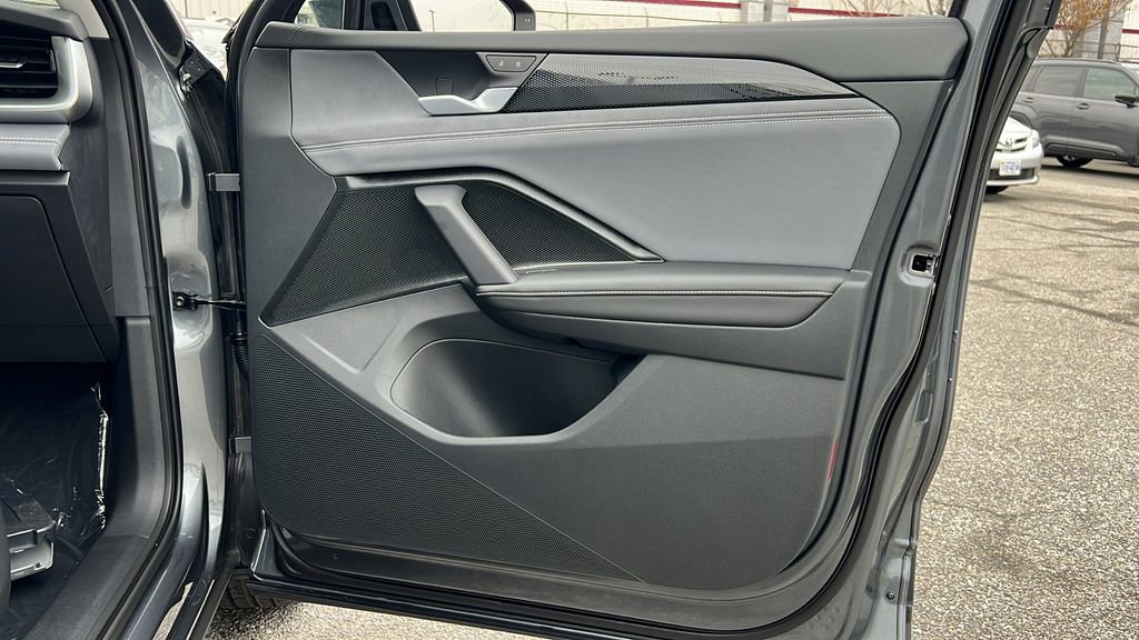 New 2026 Volkswagen Tiguan SE image 9