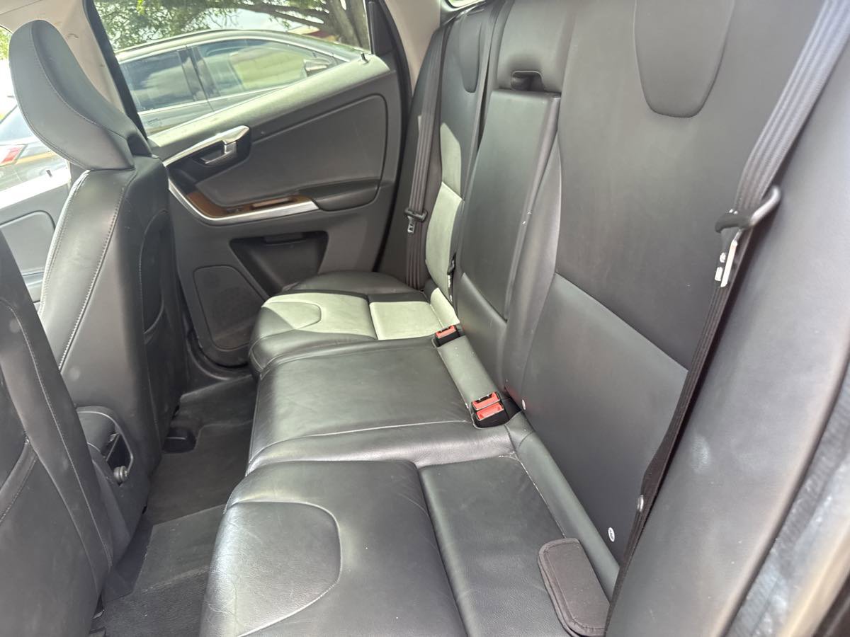 Used 2017 Volvo XC60 T6 Inscription w/ Preferred Option Package image 5