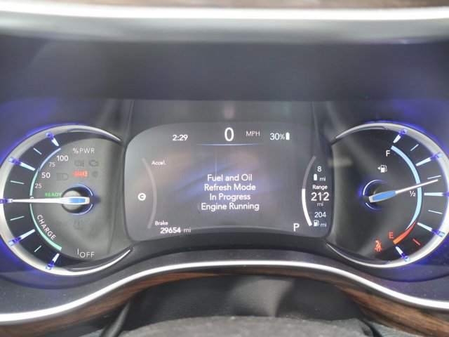 Used 2021 Chrysler Pacifica Limited w/ Uconnect Theater Family Group image 11