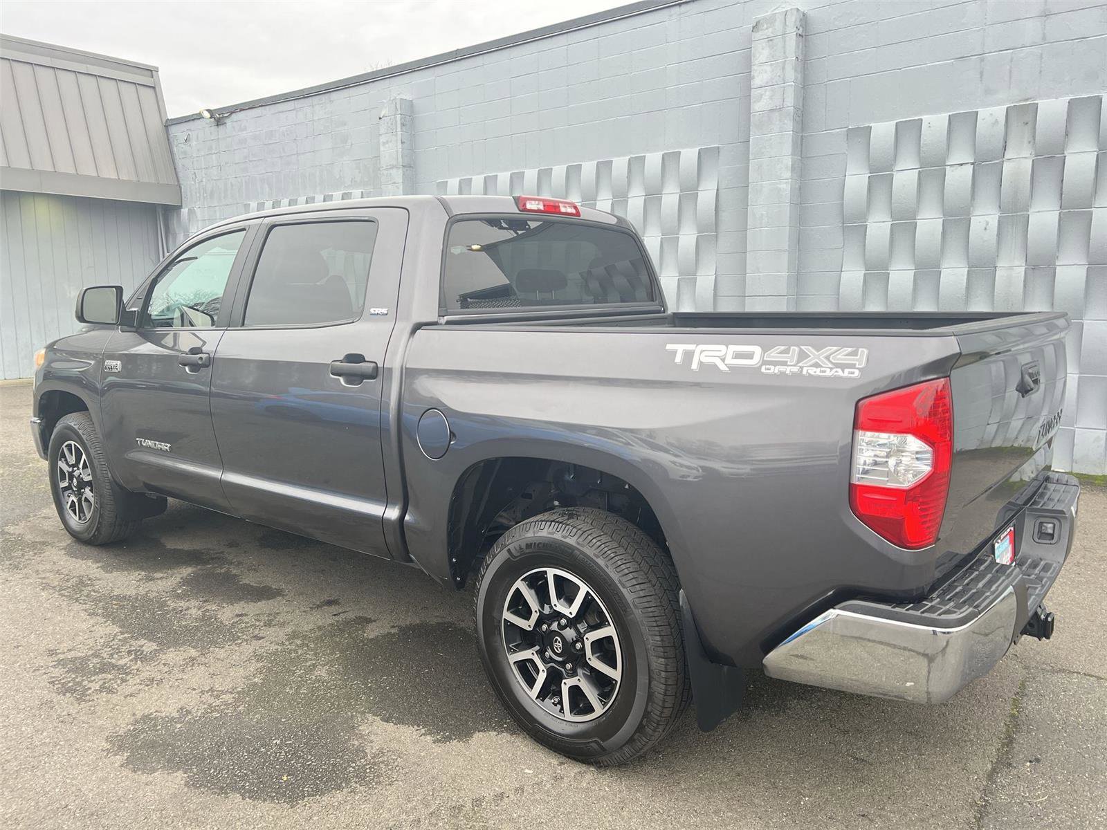 Used 2017 Toyota Tundra SR5 image 8