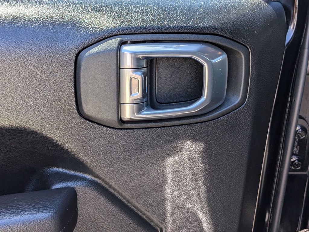 Used 2025 Jeep Wrangler Unlimited Rubicon image 27