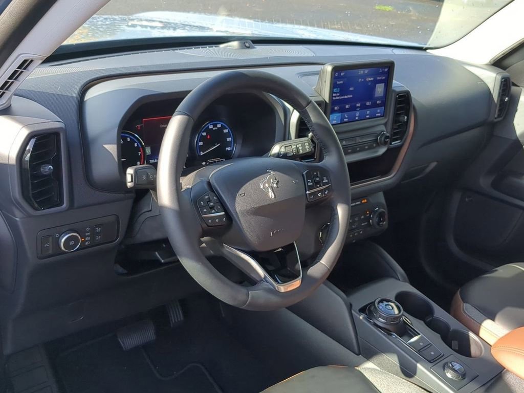 Used 2024 Ford Bronco Sport Outer Banks w/ Tech Package image 12