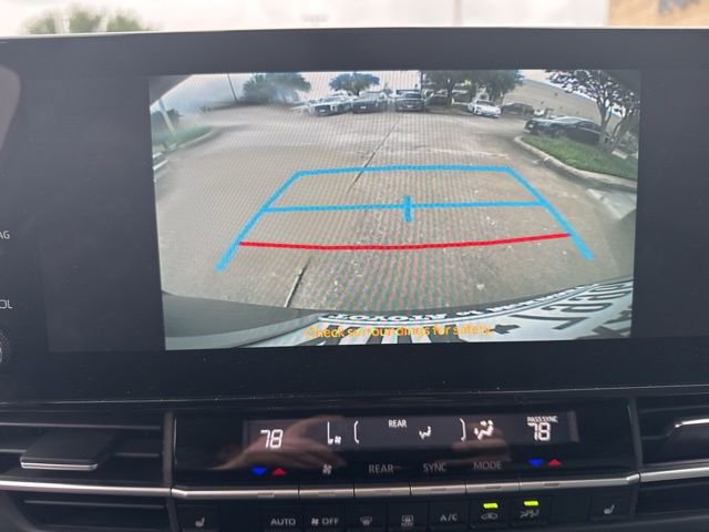 Used 2025 Toyota Sienna XLE w/ XLE Plus Package FWD image 7