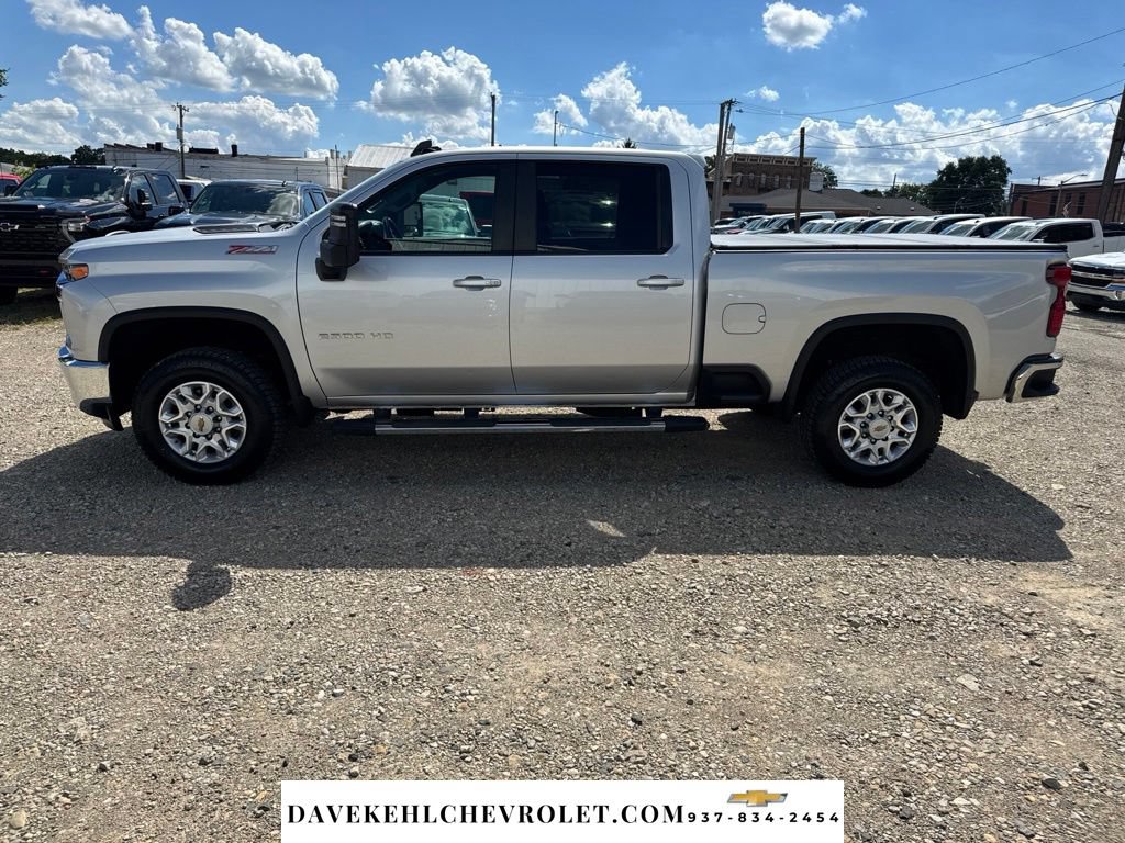 Used 2022 Chevrolet Silverado 2500 LT w/ Convenience Package AWD/4WD image 2