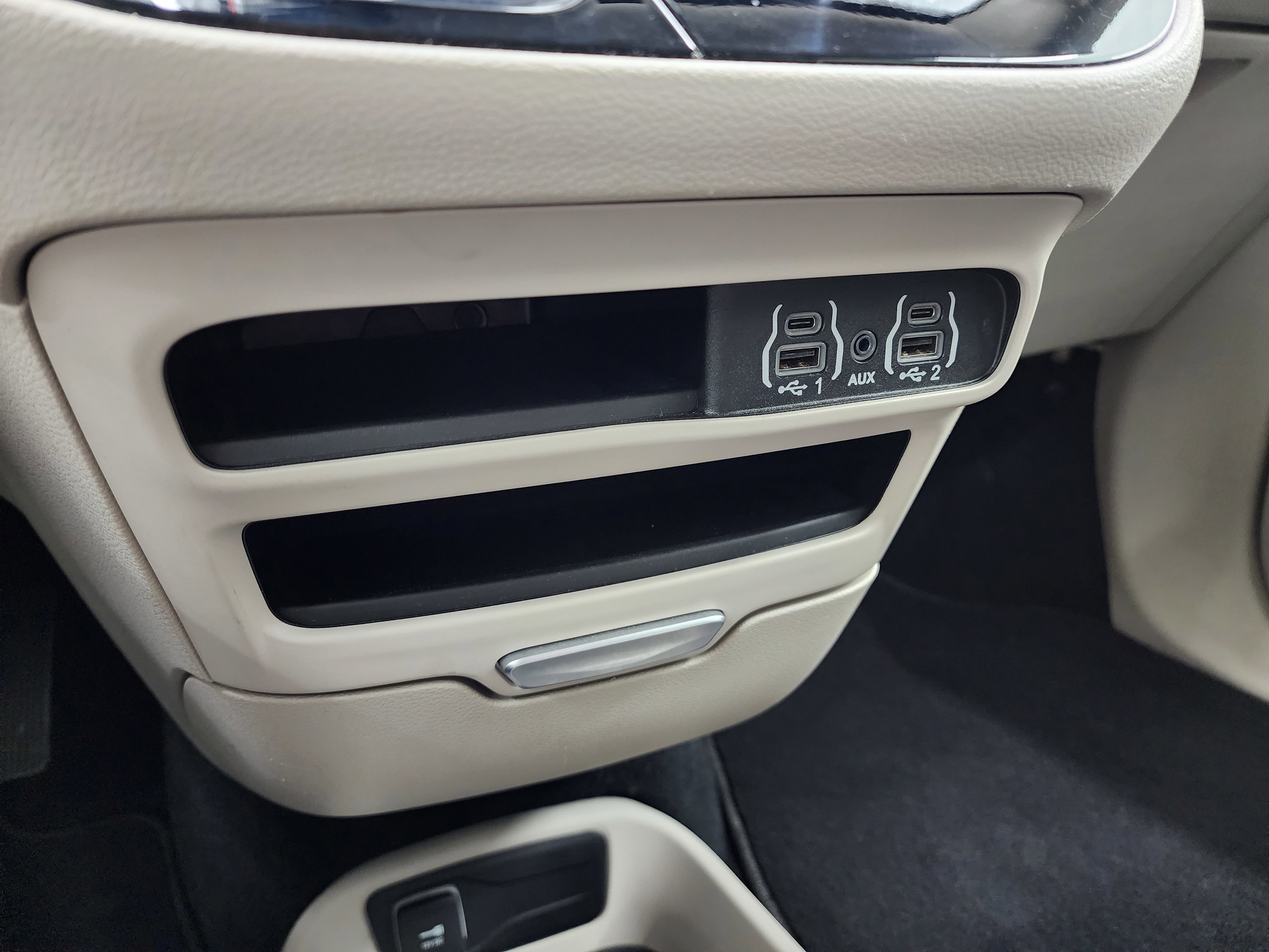 Used 2024 Chrysler Pacifica Touring-L FWD image 46