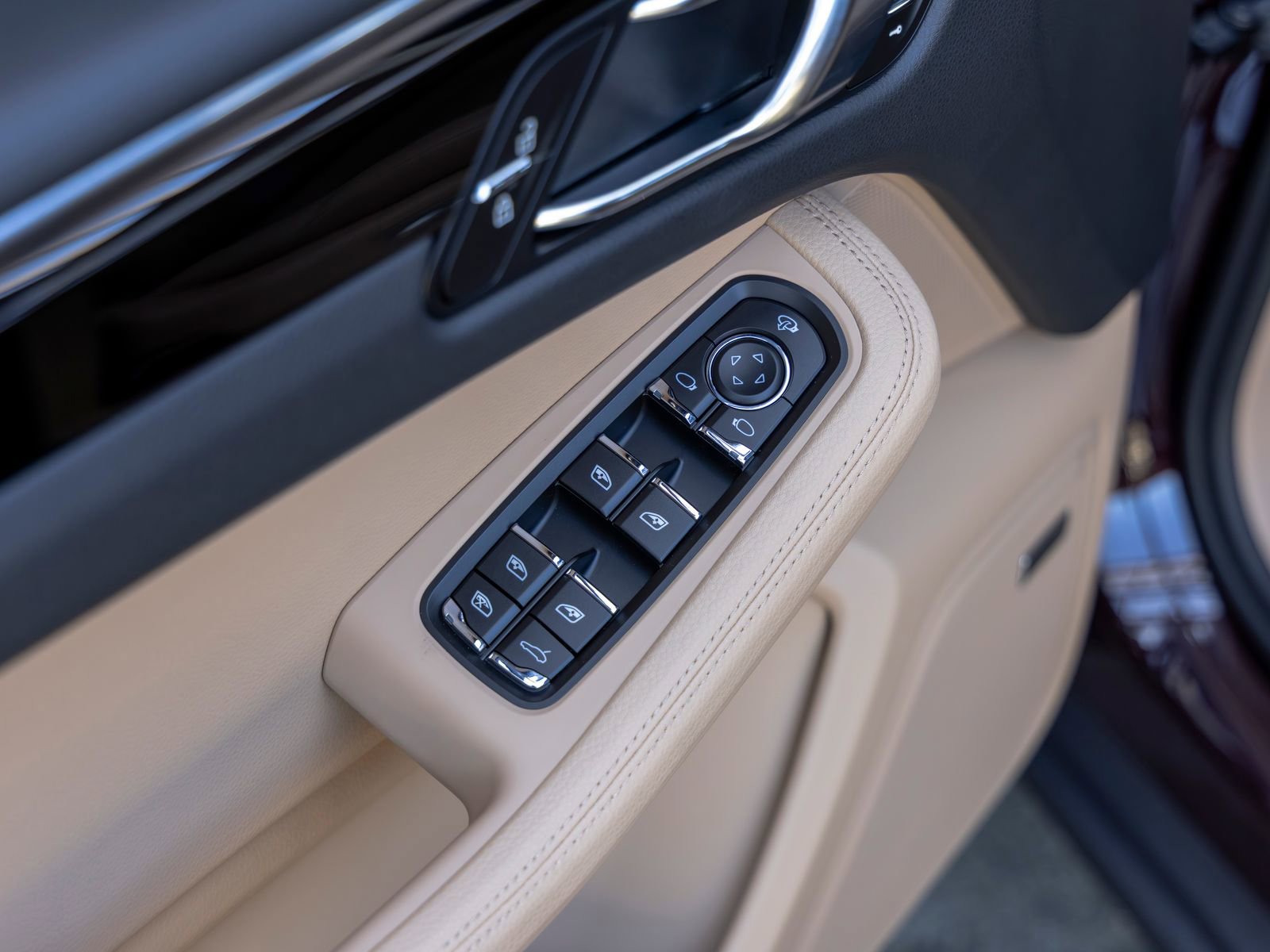 Certified 2026 Porsche Macan AWD/4WD image 24
