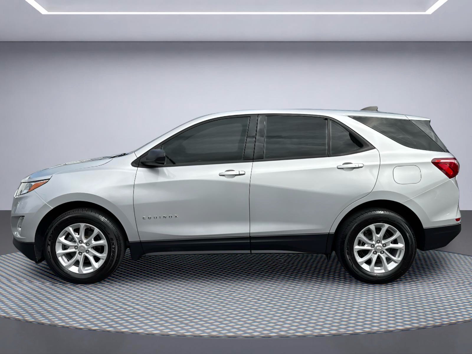 Used 2018 Chevrolet Equinox LS AWD/4WD image 3