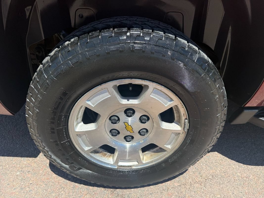 Used 2008 Chevrolet Suburban LT w/ LT Preferred Equipment Group AWD/4WD image 11