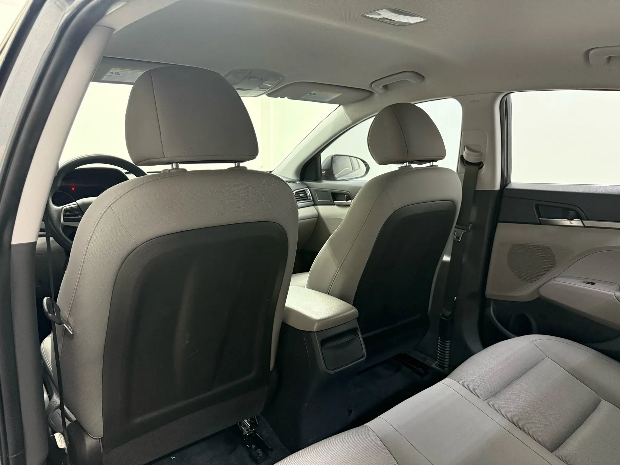 Used 2017 Hyundai Elantra SE FWD image 14