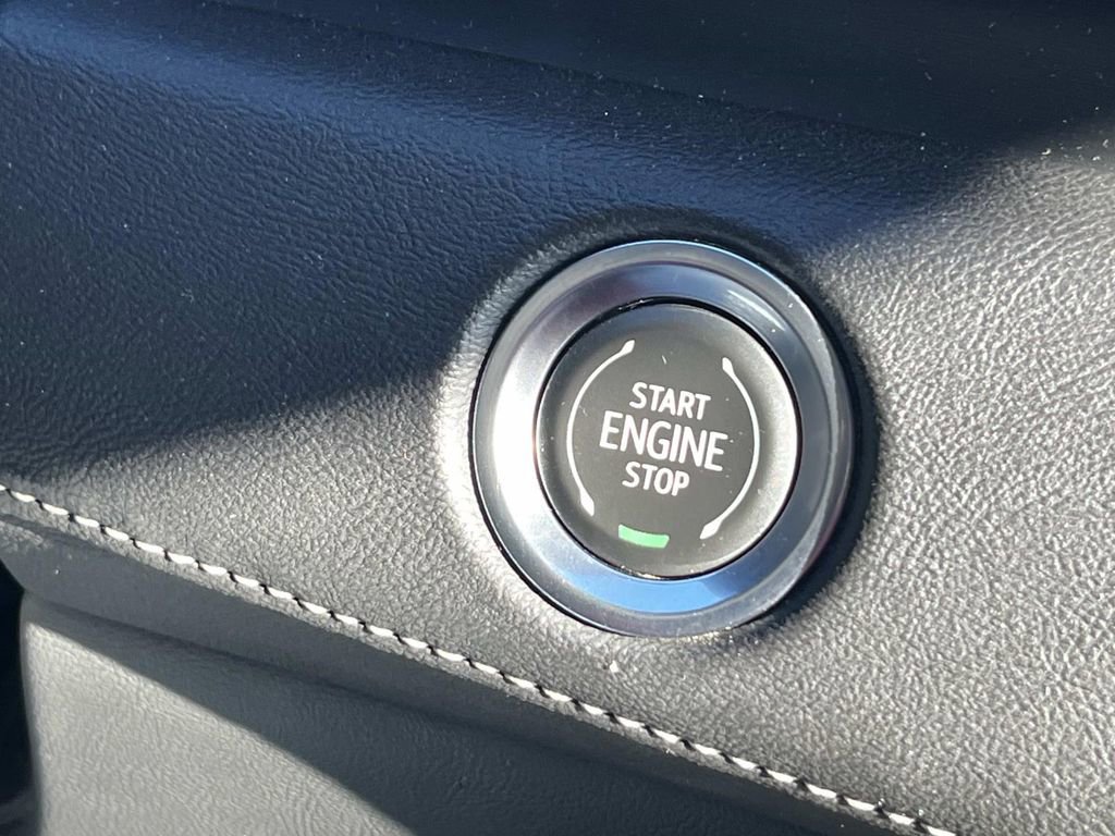 Used 2021 Cadillac Escalade Premium Luxury w/ Performance Package image 40