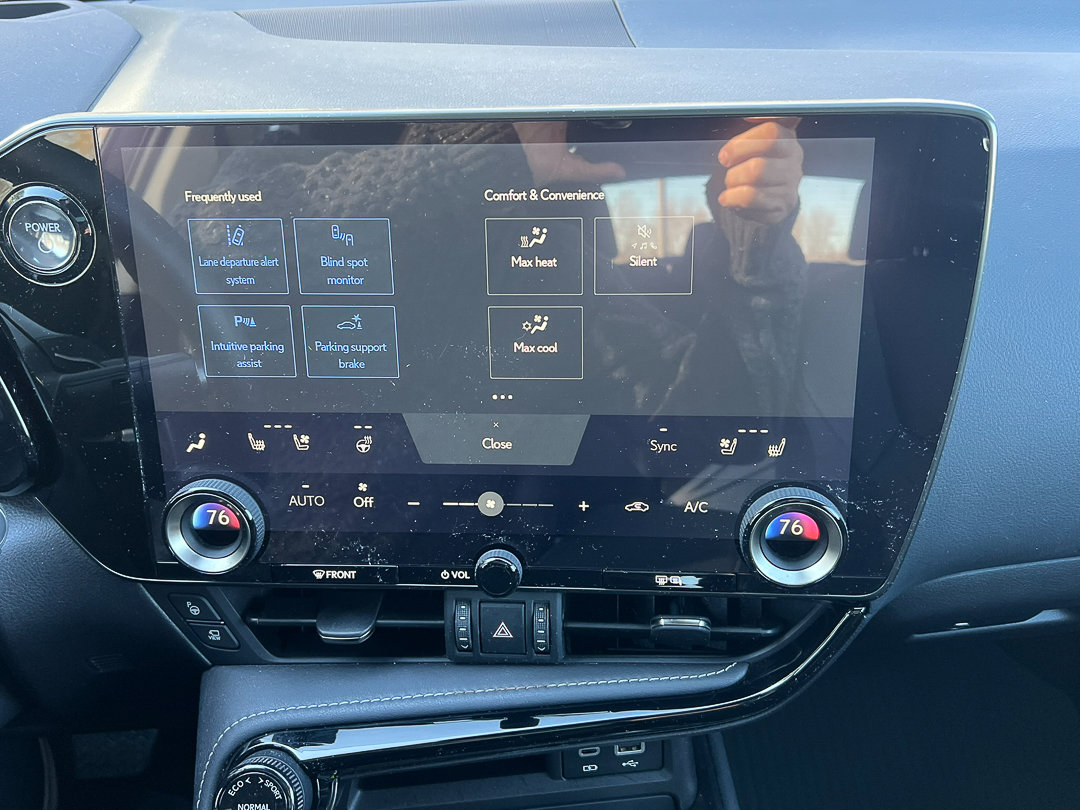 Used 2024 Lexus NX 300h AWD w/ Luxury Package image 22