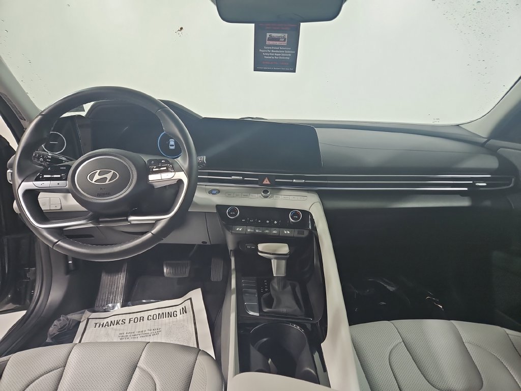 Certified 2025 Hyundai Elantra Limited w/ Cargo Package FWD image 19