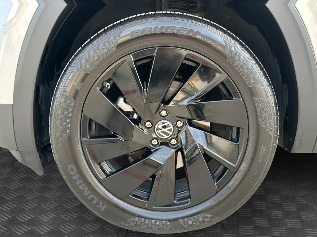Used 2024 Volkswagen Atlas SE w/ Panoramic Sunroof Package FWD image 18